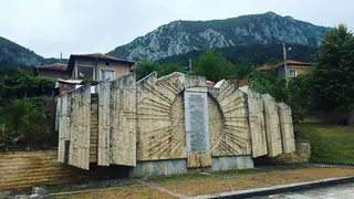 Паметник на загиналите във войните - с.Челопек — Челопек