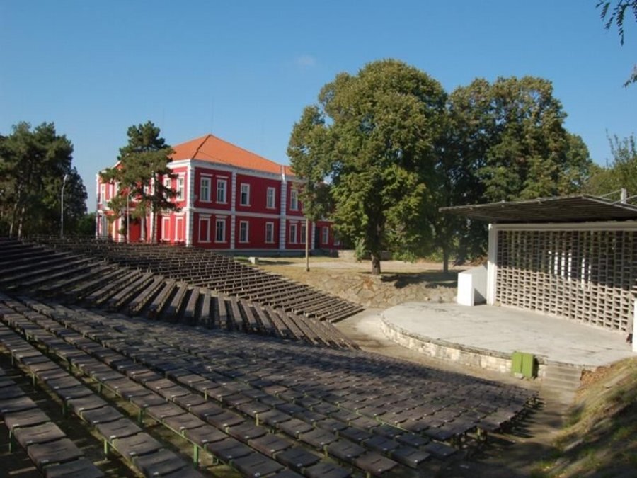 Военен клуб и Летен театър - Русе