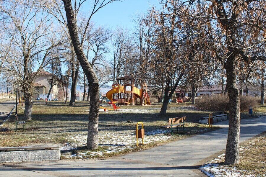 Градската градина - Брезник