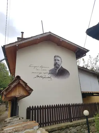 Графит на фасада - Ловеч — Ловеч