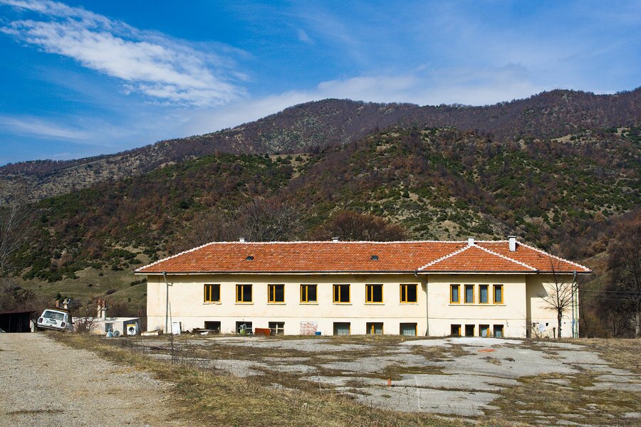 Хижа "Извора"