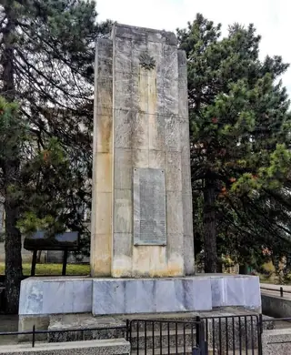 Паметник на загиналите за Родината - с. Сушица — Сушица