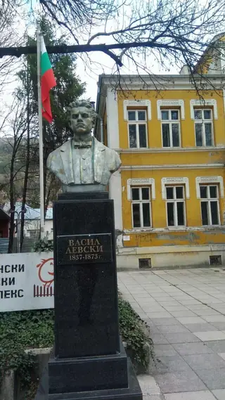 Бюст-паметник на Васил Левски - Провадия — Провадия