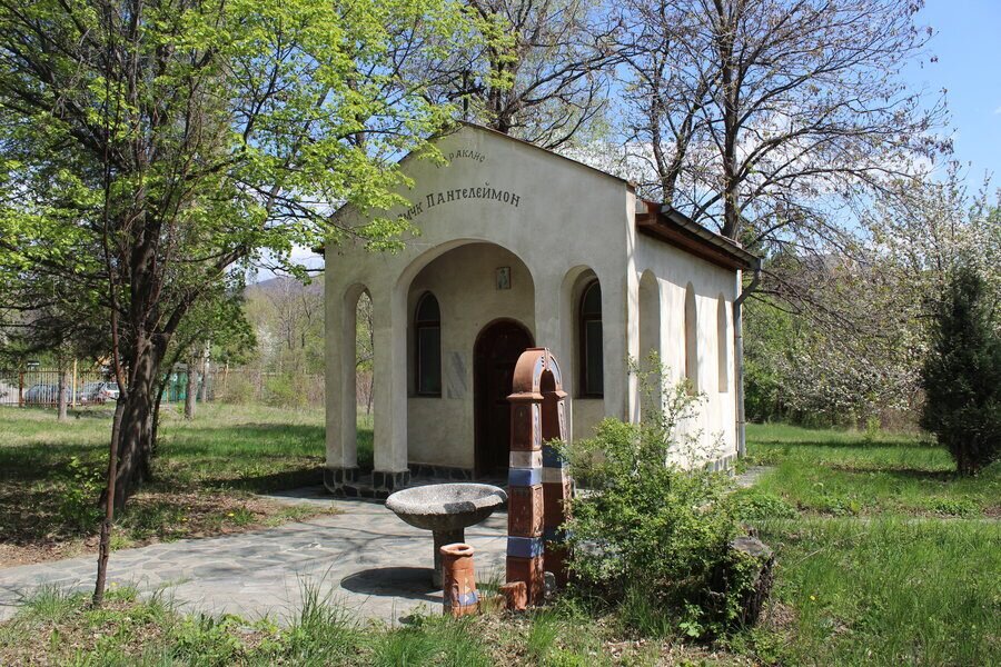 Параклис "Свети Пантелеймон" - Бобов дол