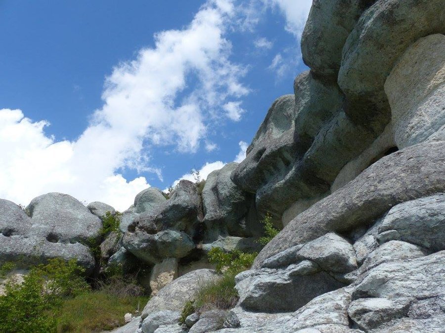 Скални гробници в масива "Ак кая" - Пчелари