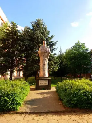 Паметник на Св. Климент Охридски - Троян — Троян