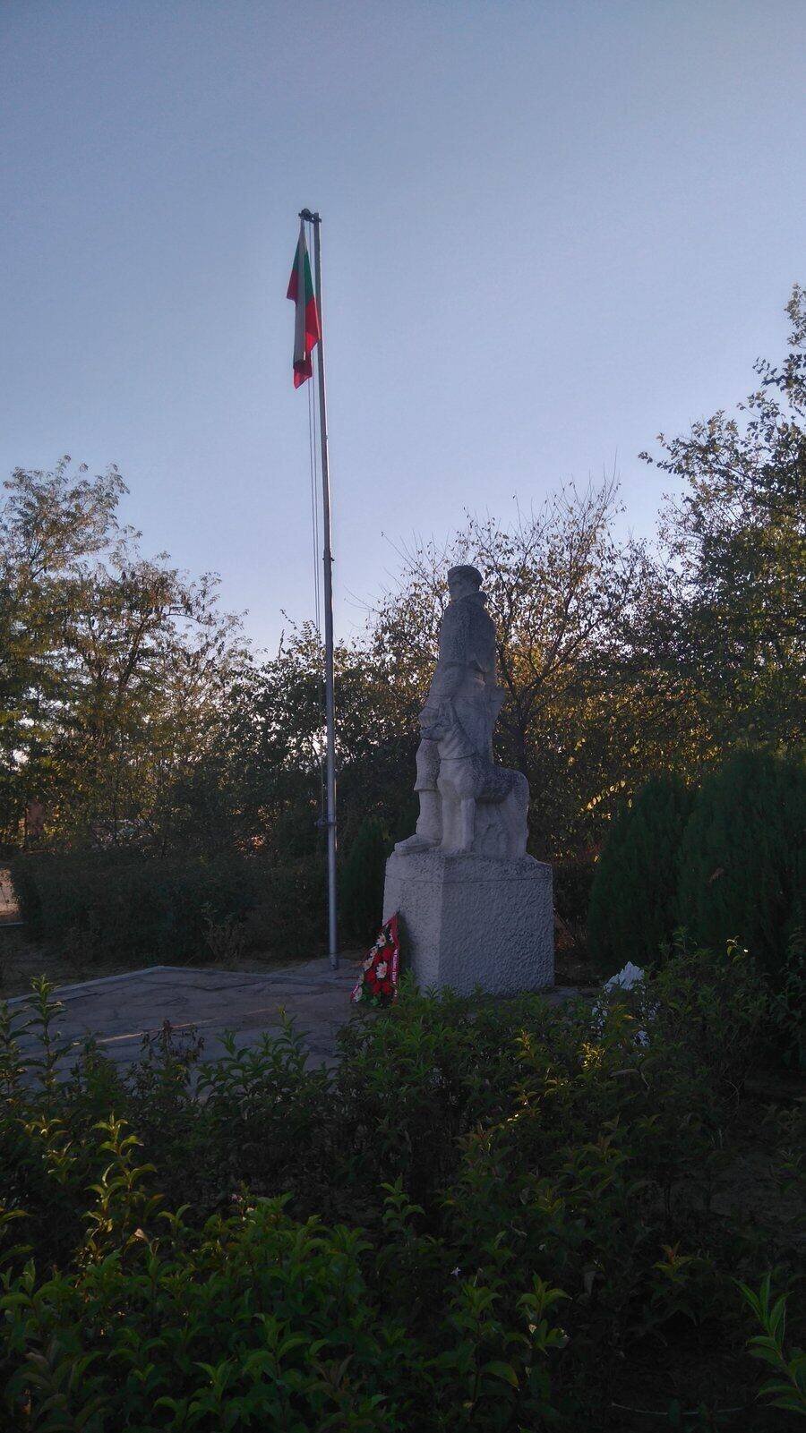 Граничарски паметник - Свиленград — снимка