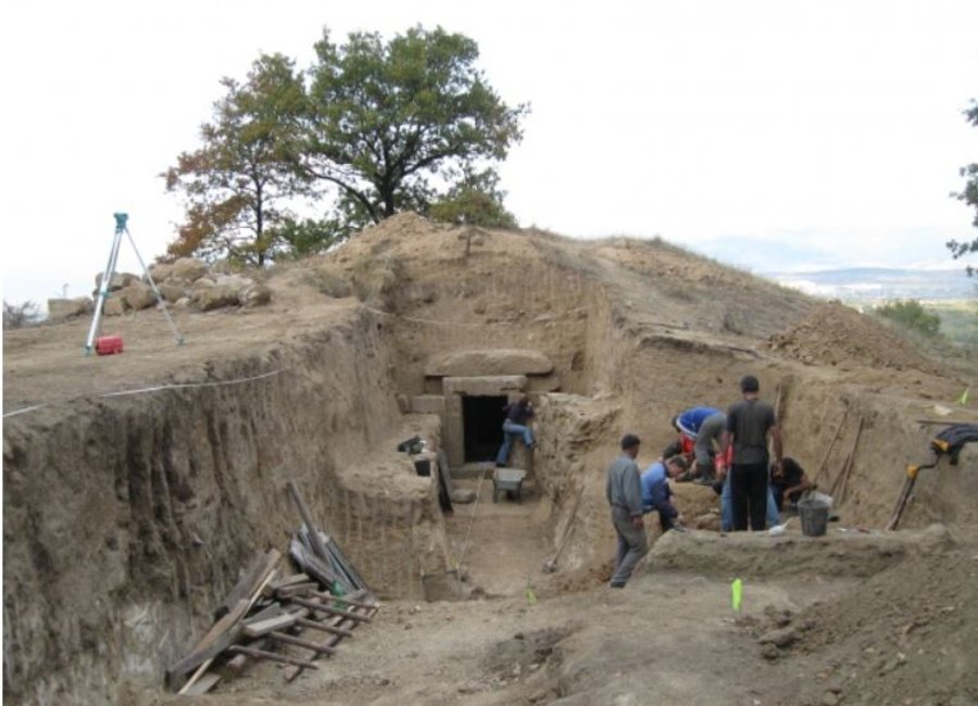 Тракийска гробница - Бузовград