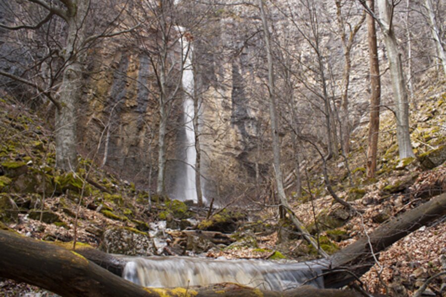 Водопад "Червената скала", Средна Стара планина