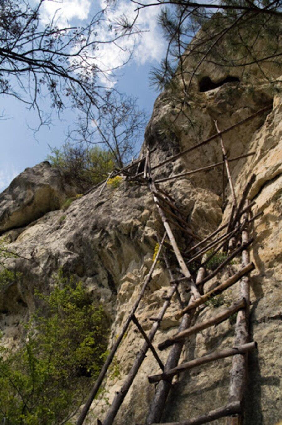 Костадинов скален манастир - Oсмар