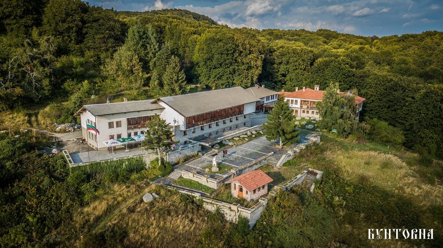 хижа "Бунтовна"