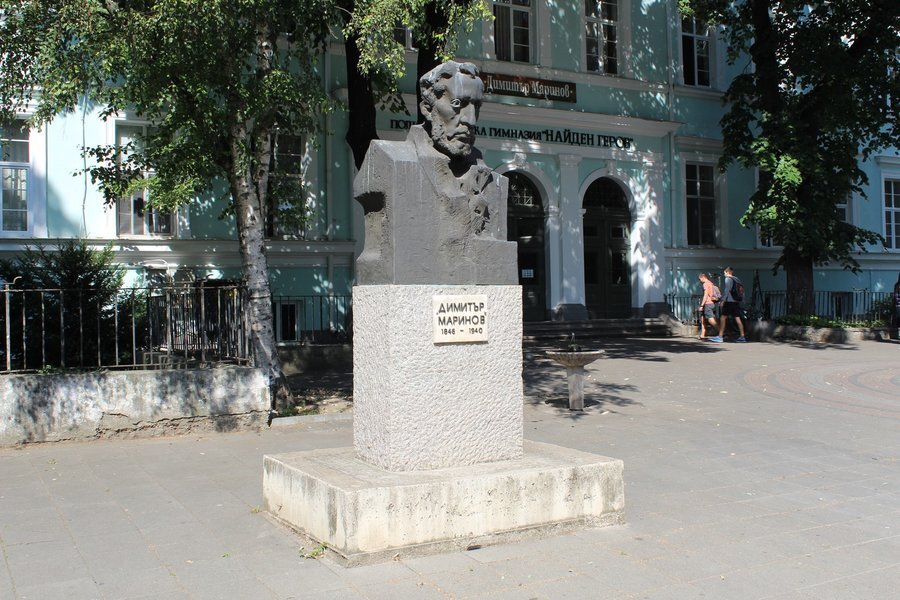 Паметник на Димитър Маринов - Лом