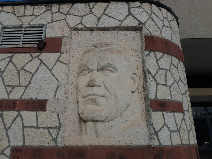 Паметна плоча на Дан Колов - Севлиево