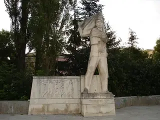 Паметник на Никола Симов-Куруто - Търговище — Търговище