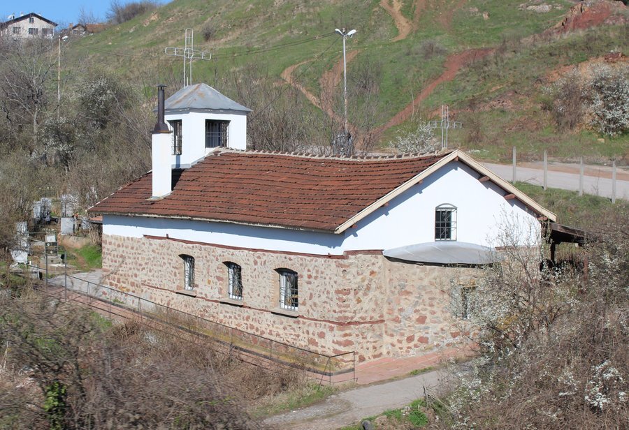 Църквата "Успение Богородично" - Нови Искър