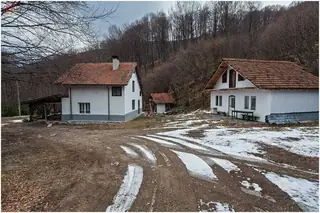 Хижа "Миджур" — Горни Лом