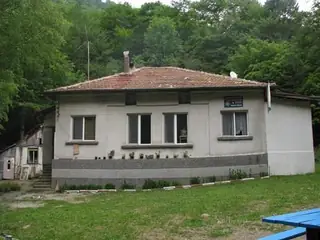 Хижа "Балкански рози" — Карлово