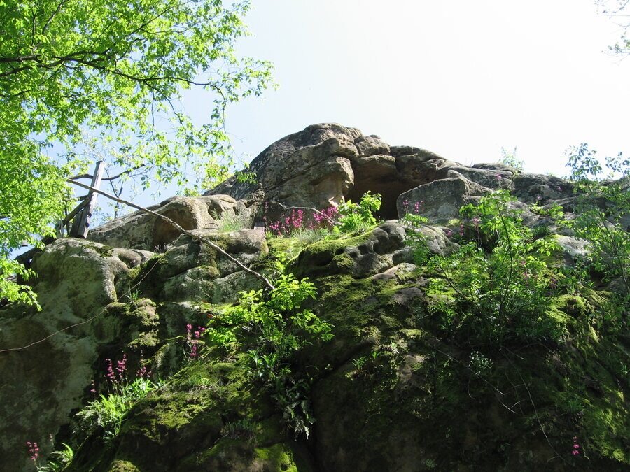 Скална църква в крепостта "Боженишки Урвич" - Боженица