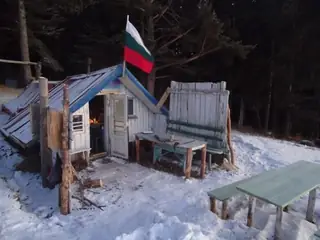 Заслон "Синята стрела" — Железница