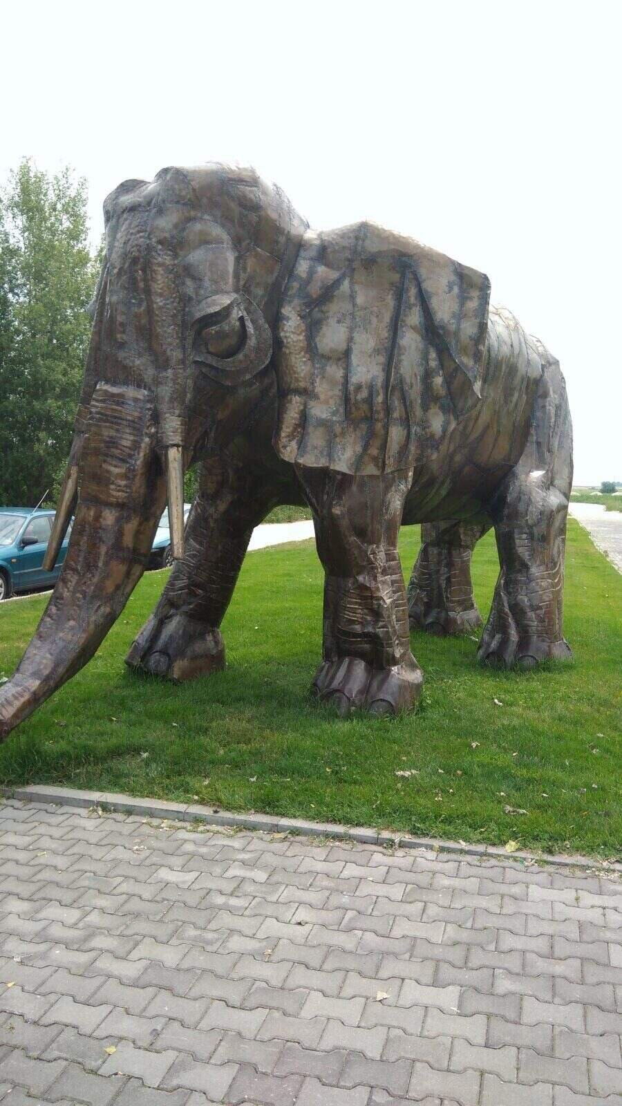 Скулптура Метален слон