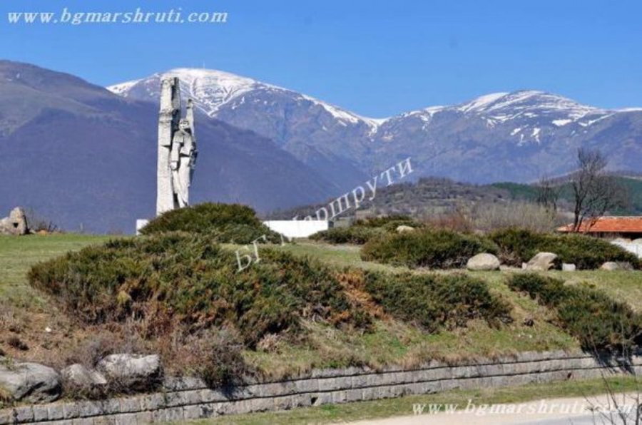 Паметникът на Калифер войвода - Калофер