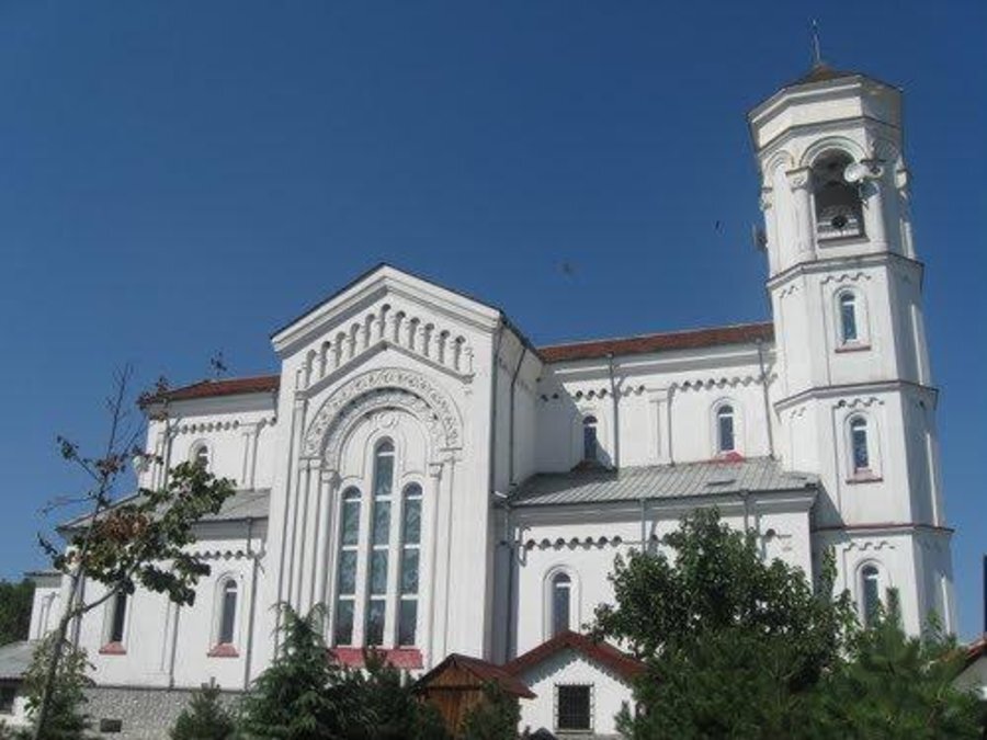 Католическа църква "Свети Франциск" - Белозем