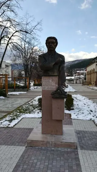 Паметник на Васил Левски - Пещера — Пещера