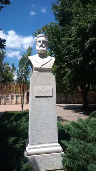 Бюст-паметник на Христо Ботев - Горна Оряховица — Горна Оряховица