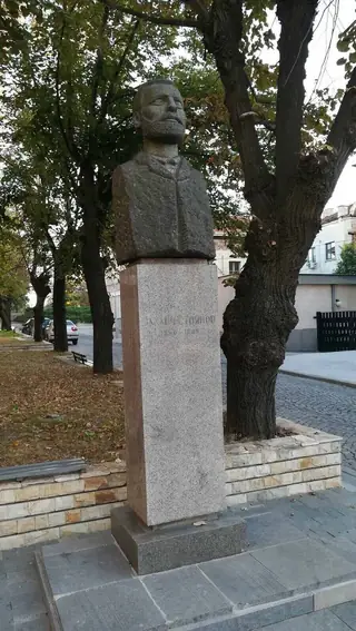 Паметник на Захари Стоянов - Панагюрище — Панагюрище