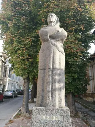 Паметник на баба Тонка - Русе — Русе