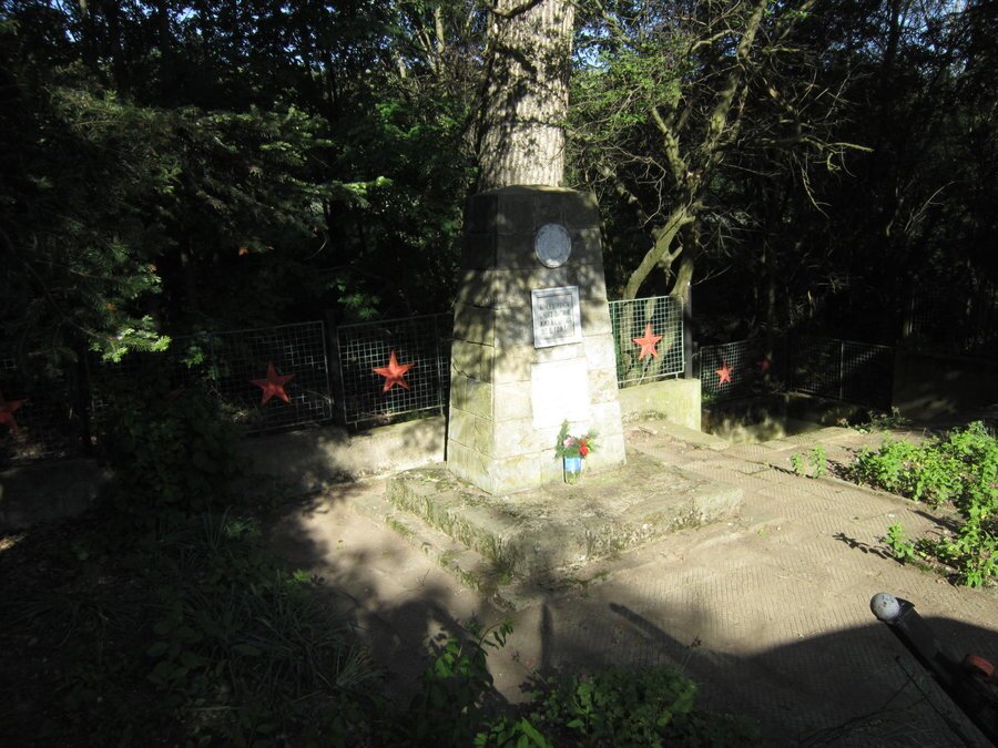 Паметник на убитите ятаци от село Антон