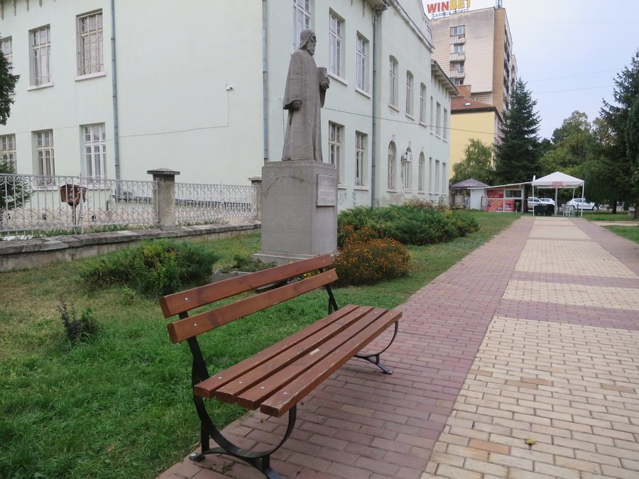 Паметник на Отец Паисий - Русе