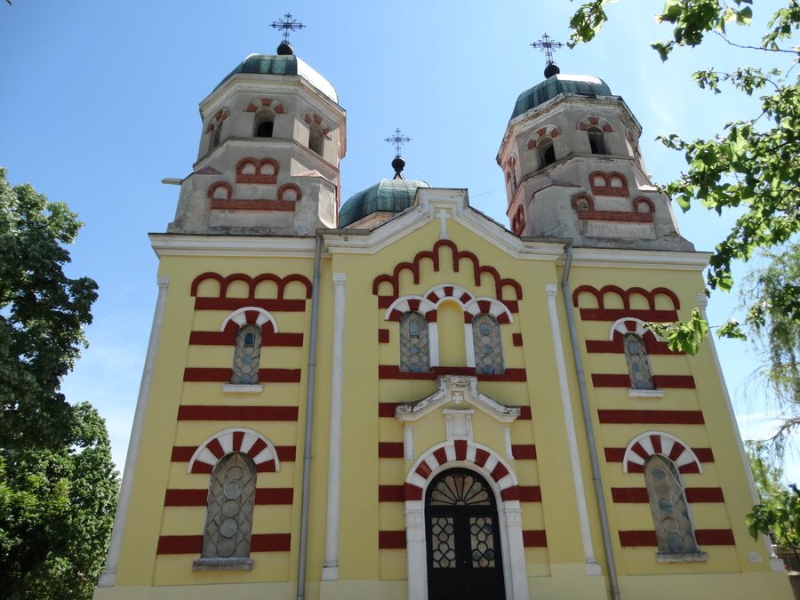 Храм "Успение Богородично" – Оряхово