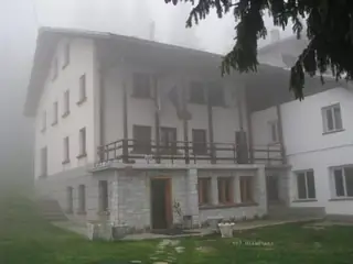 Хижа "Вежен" — Рибарица