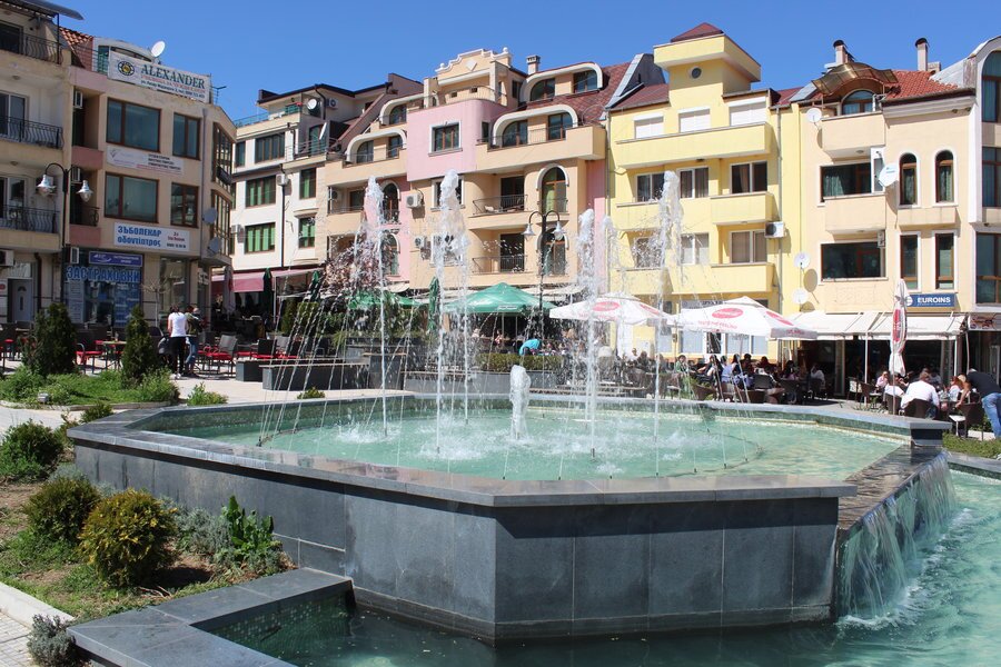 Фонтан на площад "Възраждане" - Петрич