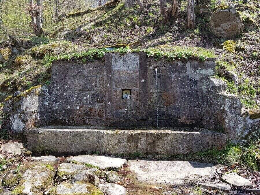 Каменната чешма - с. Угорелец