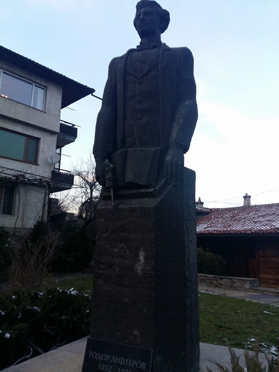 Паметник на Тодор Лефтеров - Велико Търново