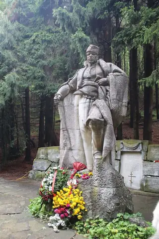 Паметник на Хаджи Димитър - Бузлуджа — Крън