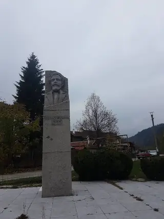 Паметник на Недялко Йосифов Попов - Етрополе — Етрополе