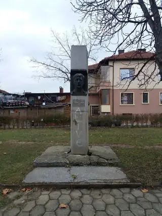 Паметник на Дочо Съев - Троян — Троян
