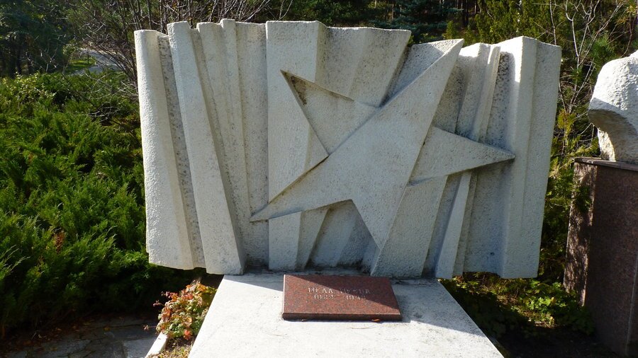 Мемориал - костница Вела Пеева