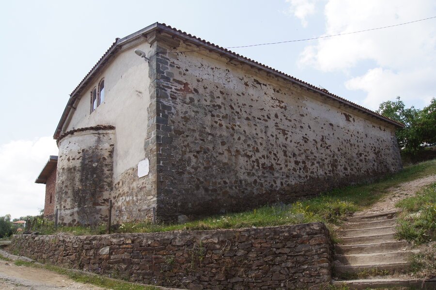 Църква "Успение Богородично" - Игралище