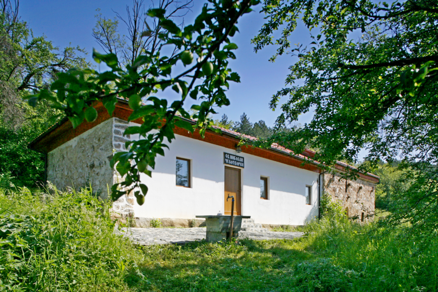 Църквата "Св. Николай Чудотворец" - Туден