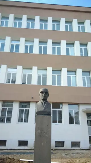 Паметник на професор д-р Петър Георгиев - Сливен — Сливен