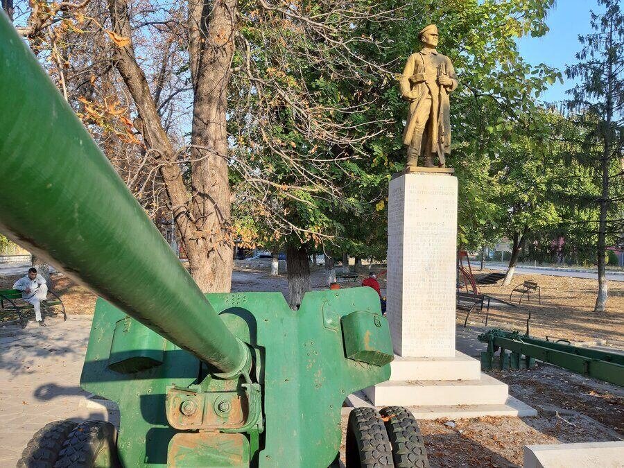 Паметник на загиналите във войните - с. Борован