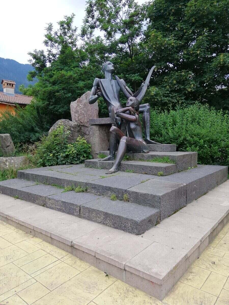 Паметник на Орфей и Евридика - Смолян