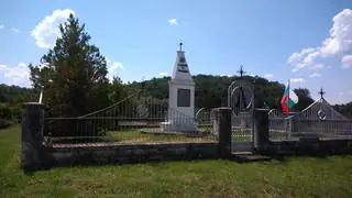 Обелиск на загиналите във войните - с.Малък поровец — Малък Поровец