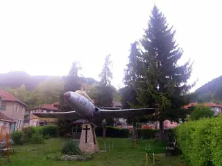 Авиационният паметник (самолет "Aero" модел L-29) - с.Шипково — Шипково