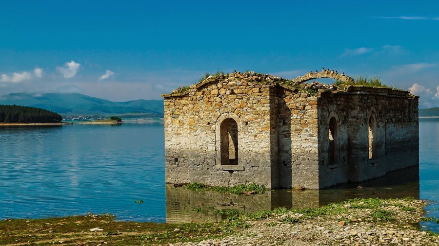 Потопената църква "Свети Иван Рилски"