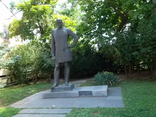 Паметник на Никола Пиколо - Велико Търново — Велико Търново